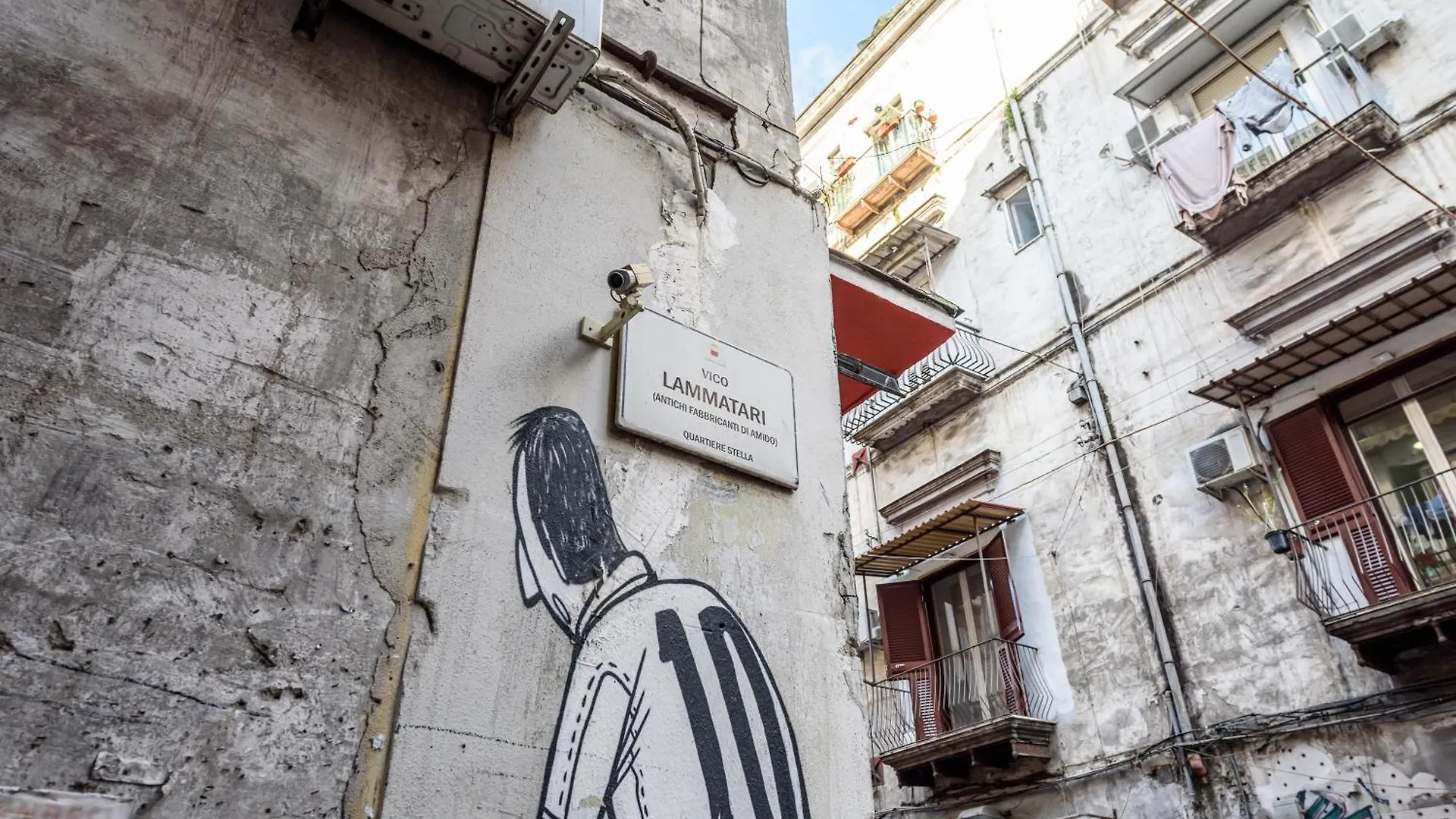 Apartment In Sanita Historic District Naples Italy